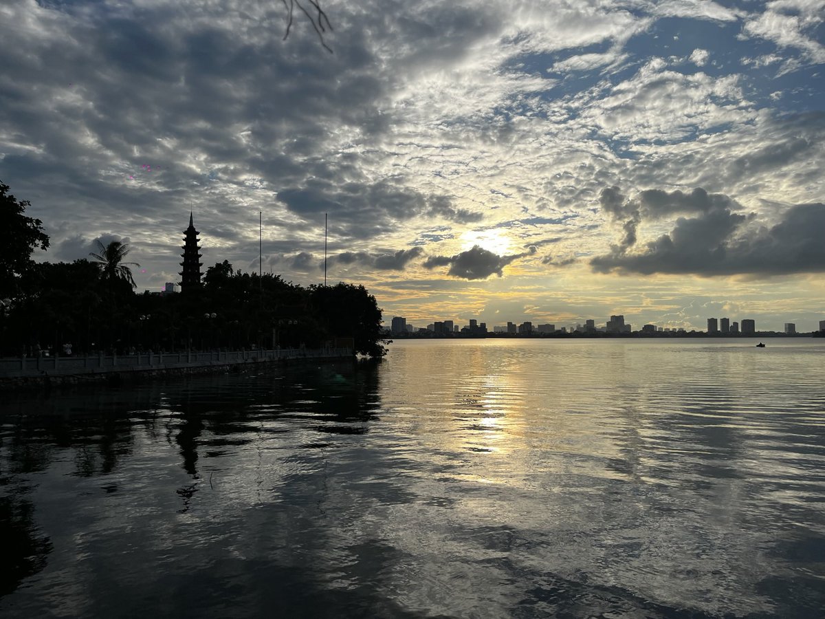 kpurcel23's tweet photo. @trini_surfer Hanoi Vietnam https://t.co/7eLXWYLPKb