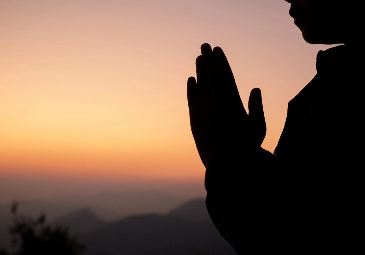newvisionwire's tweet photo. LET’S PRAY

Dear God, thank you for the gift of life. As we wind this month down, we pray for your continued guidance, wisdom &amp; provision. We pray each day will find us drawing closer to you and becoming more like you. May we live each day with an attitude of gratitude. Amen. https://t.co/1jOS3rX792