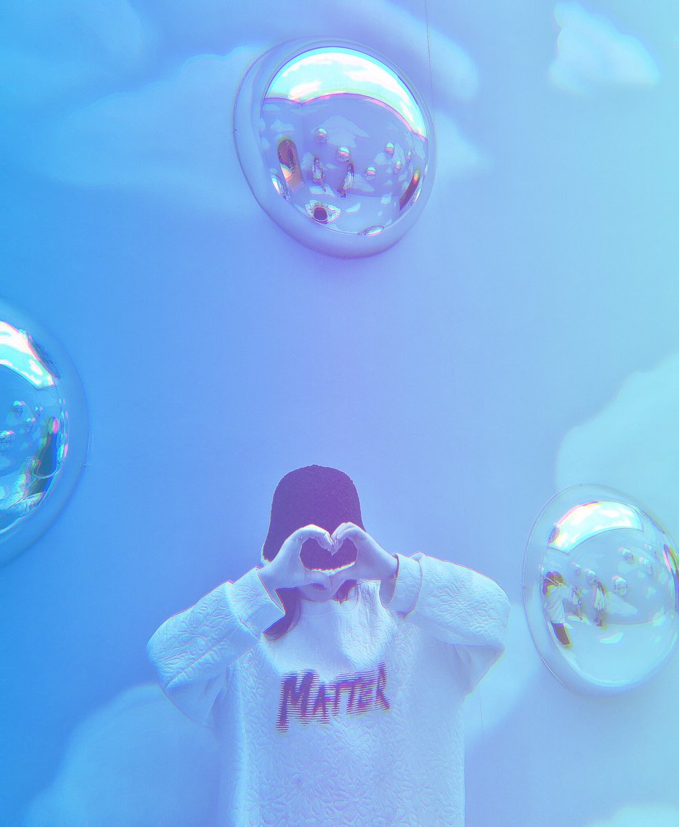 Pandora2801's tweet photo. Looking at the blue sky ☁️    hugging the sea 🌊   enjoying the sun 🌞 https://t.co/dGPLA1HAq8