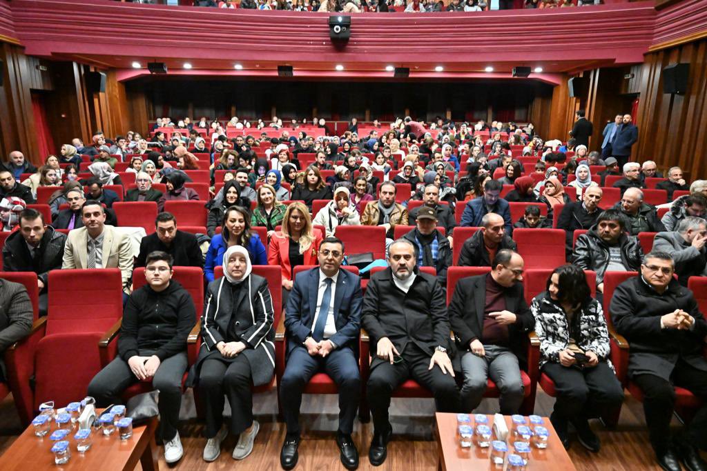 Alinuraktas70's tweet photo. Mücadeleyle ve cesaretle tüm engellerin nasıl aşıldığının hikayesi: Buğday Tanesi.

AK Parti İstanbul Milletvekilimiz Sn. Serkan Bayram'ın hayatının anlatıldığı "Buğday Tanesi" filmini, Milletvekilimiz ile birlikte izledik. Bu anlaml�� film, eminim ki birçok insana umut olacak. https://t.co/a5xCQtMfpz
