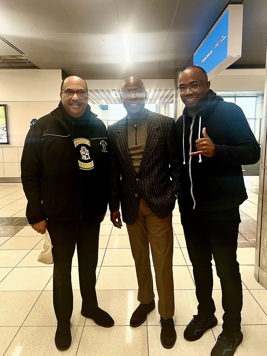 Not the best lighting at the ATL Airport but it was great connecting with our immediate past General President Bro. Everett Ward and our current South Regional VP Bro. Cecil Howard this morning. Great seeing you brothers! Onward and upward! #APA1906Network #MenofDistinction