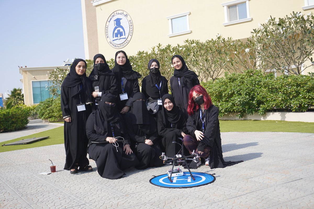 JudiB_404's tweet photo. And that's where it all started 🤩🔥🚀
Thanks to the inspiring team of @SamaTwaiq for this unforgettable experience, and to @JeddahCollege for hosting this event.
"Aim for the moon. If you miss, you will land among the stars 🚀💫"
#samatwaiq #droneschallenge #socialchallenge https://t.co/3eTU7klVZr