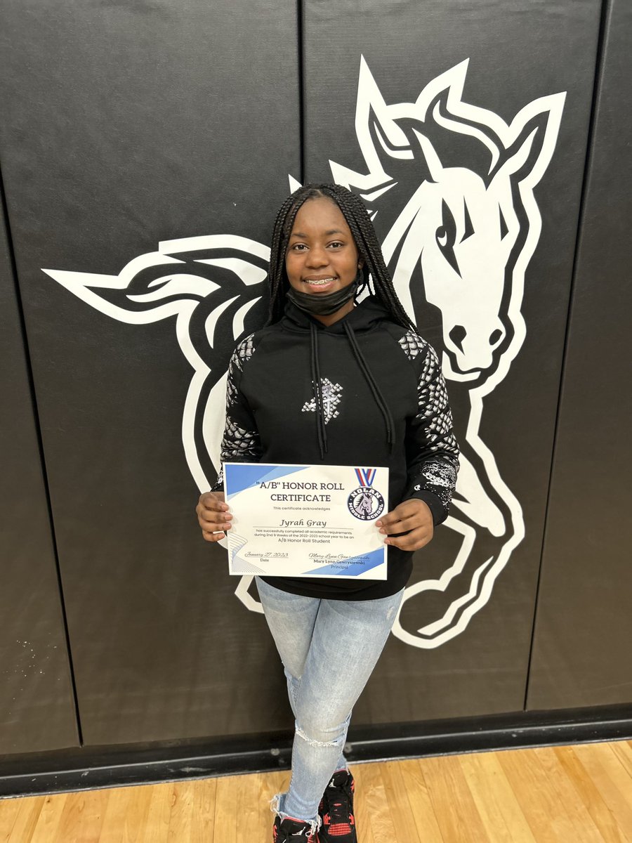 Jyrahgray's tweet photo. Student 👩🏾‍🎓 before athlete #honorollstudent💪 https://t.co/xb2BbWEqQa