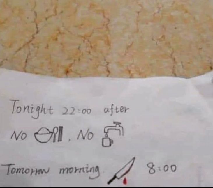 Hemşire, Çinli hastaya bir şey yiyip içmemesini, sabah ameliyatının olduğunu çizimle anlatmaya çalışıyor ve o an dünya 1 dakikalığına güzelleşiyor…