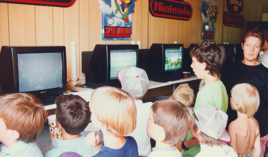martinlindell's tweet photo. Updated the article about the Nintendo dragster with new old photos of the trailer that was packed with Super Nintendo demo stations.
https://t.co/KaMs0xnscZ https://t.co/qNycNuqSFk