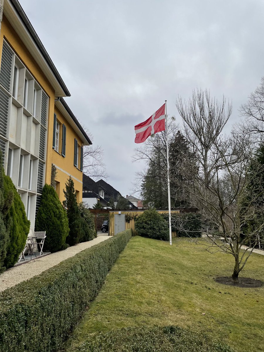 BotschafterDK's tweet photo. Gute Stimmung, Gottesdienst &amp; Fællessang! 🎶 Zusammen mit der @Christianskirke haben wir die dänische Community aus #Berlin zum Neujahrsempfang in Kirche &amp; Residenz eingeladen. Eine schöne Tradition &amp; gute Gelegenheit, auf die vielen 🇩🇰 Vorhaben für 2023 vorauszublicken! #DEDK https://t.co/4cHNWH2BMR