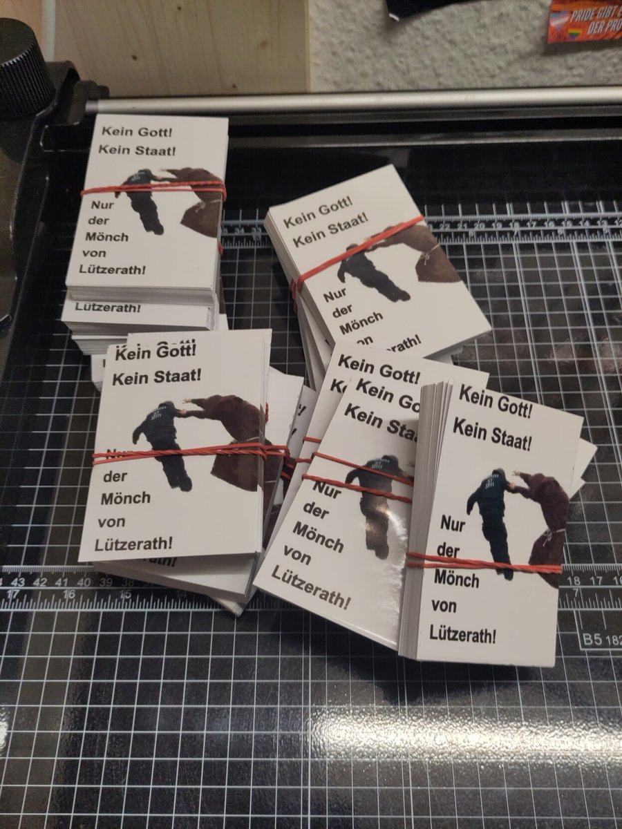 ...
Mein Aufkleber Papier ist leer... 😬

Einfach mal 1600 Aufkleber heute hergestellt 😅