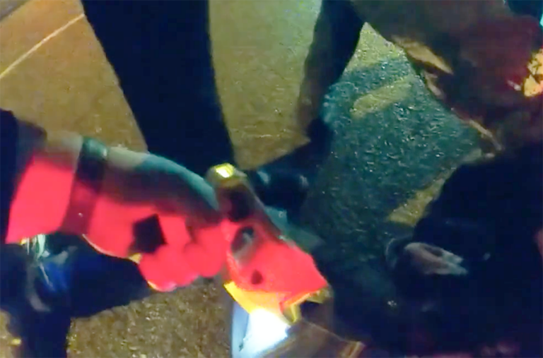 mm09bb's tweet photo. White Cop NOT CHARGED In Tyre Nichols Death … Even After Video Shows Him TASING Fallen Man! (Video) @CNN @donlemon @ABC7NY @News12NJTW @mpaMemphis https://t.co/QDsJmOu2SD