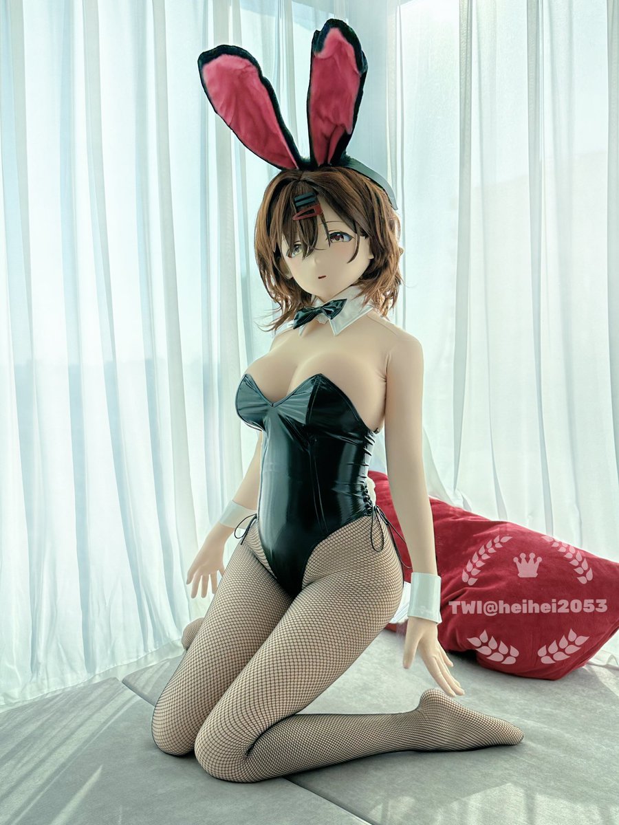 heihei2053's tweet photo. 【卯年🐰】

“跪了七天就爲了讓我穿這件衣服麼，這樣總可以了吧，Mr.playboy…”

——————

慣例的過節比上班忙三倍🤣，晚了點還是祝大家新春快樂～

Happy Year of the Rabbit🐰～

#シャニマス
#樋口円香 https://t.co/8MTUFwHSQr