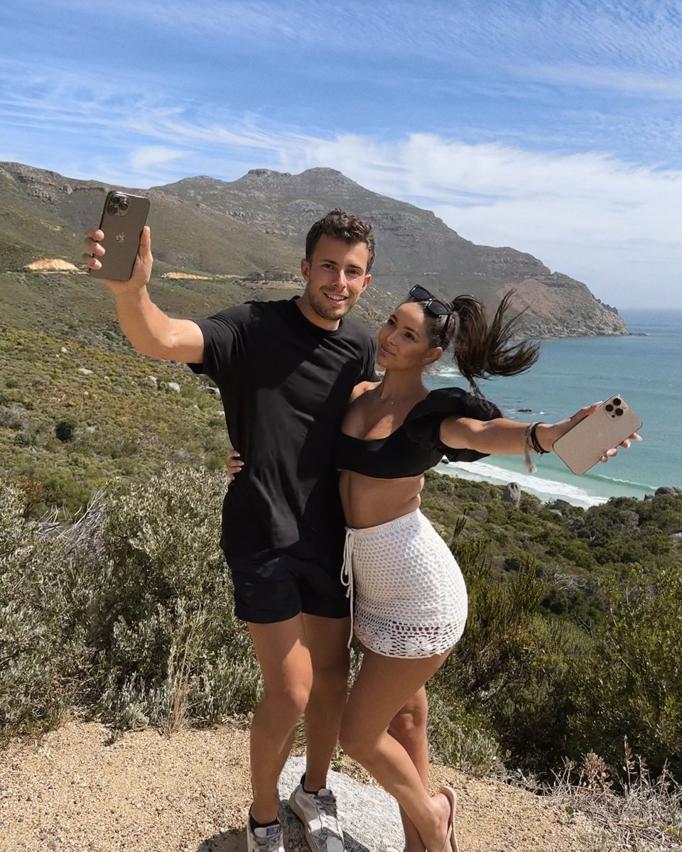 arlinmoore_'s tweet image. I’M GIVING AWAY $10K usd BALI DREAM TRIP AND iPhone 14s TO YOU AND YOUR BEST FRIEND. 

To enter:

- Follow @arlinmoore_ 
- Like &amp;amp; Retweet this tweet
- Follow steps here hoo.be/arlin

Winner announced Feb 15