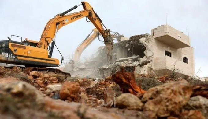 The Israeli occupation bulldozers demolished a house Owned by Rateb and Husam Martar in Jabal Al- Mukaber, east Jerusalem under the pretext that it was built without a permit.Impossible to gain a permit . SO MUCH RESPECT, DON'T YOU THINK
#UNInvestigateApatheid
#EndEthnicCleansing