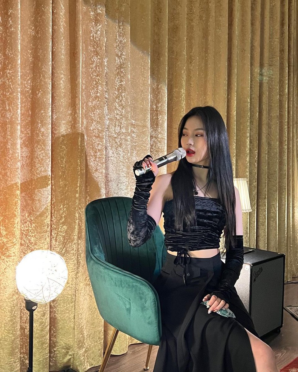 She sang with the voice of an angel, one exhilarating and stunning diety to capture your heart with her delight. Hymns of alluring enchantment that make your heart bloom upon listening to her voice. One to make you think, “If she comes along, I won't think twice.” ᡴꪫ ‧₊˚⊹
