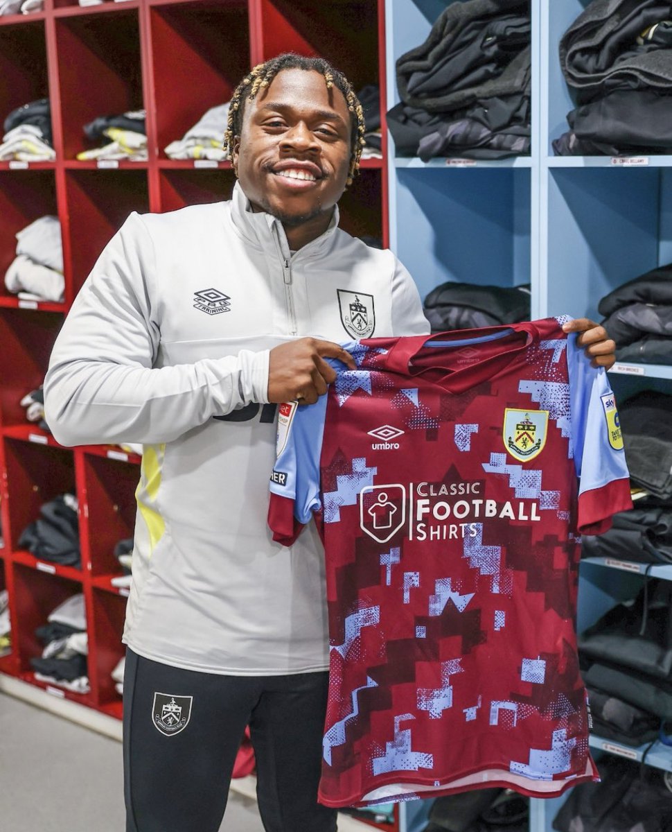 Burnley; Swansea City’nin 22 yaşındaki İrlandalı forveti Michael Obafemi’yi satın alma opsiyonu ile birlikte Haziran 2023’e kadar kiralık olarak kadrosuna kattı. #Burnley #SwanseaCity #MichaelObafemi #transfergelişmesi #transfergundemi #transfergunlugu #transferhattı