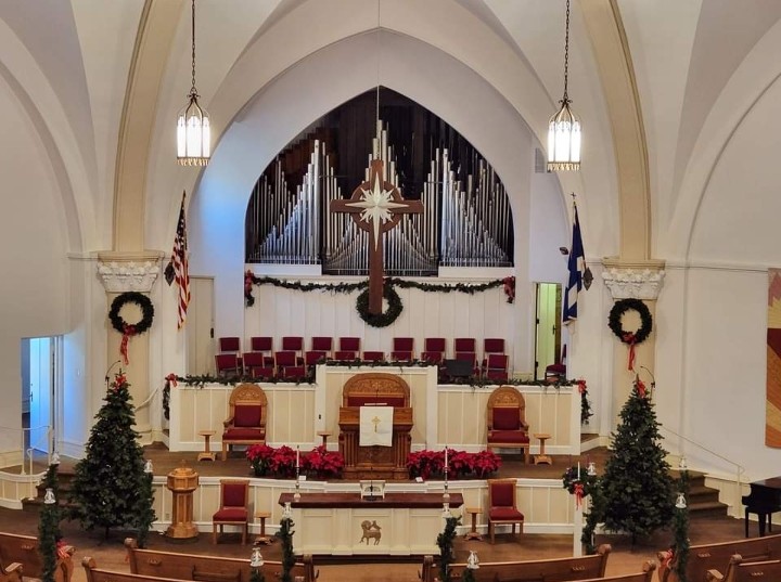 Calvary Presbyterian Church of #Indiana #Pennsylvania sanctuary on Dec. 24, 2022 for Christmas Eve Candlelight and Communion Service. 
#SanctuarySunday 
#Presbyterian #pcusa @SynodTrinity #christmas2022 #Advent #poinsettias #silentreflection