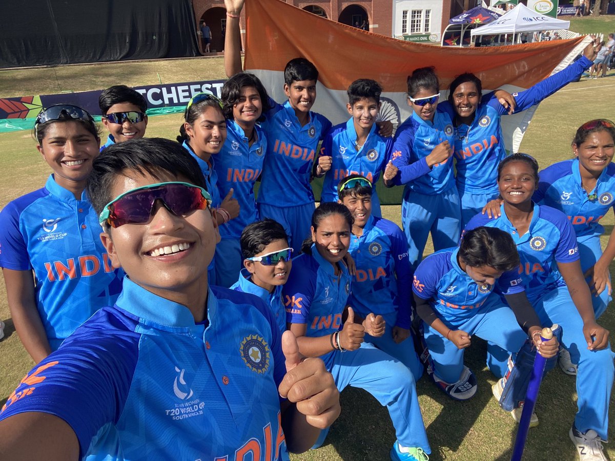 AnkitaPawar05's tweet photo. पहली बार आयोजित हुए महिला अंडर-19 टी20 विश्व कप का खिताब भारतीय टीम ने जीतकर इतिहास रच दिया है।

देश की बेटियों की इस शानदार और ऐतिहासिक उपलब्धि पर समस्त देशवासियों को गर्व है।

#U19T20WorldCup #INDvsENG 
@ABVPVoice #ABVP https://t.co/Iys0Uo9lu2