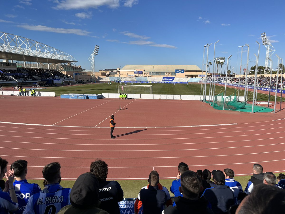 NachoCarretero's tweet photo. 15 euros la entrada para la grada visitante en el San Fernando-Depor. Excelentes vistas a la estructura de lanzamiento de martillo (?) https://t.co/Rt39FBXgfN