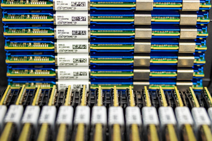 ServeTheHome's tweet photo. We have a resource/ guide to the Intel Optane DC Persistent Memory modules with specs and SKUs for the PMem 100, PMem 200, and PMem 300 Optane DIMMs https://t.co/XijwSJ9FBN @intel https://t.co/dBtcl8fHrB
