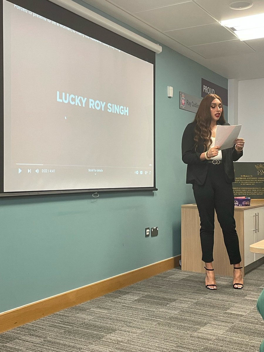 Lucky_roysingh's tweet image. Uncomfortable Conversations have to be had to help Victims of #honourbasedabuse A massive thank you to all Superintendents, CID’s &amp;amp; all police officers who listened @gmpolice #LGBTQIA 🌈 #Qpoc #honourkillings #conference #policebreifing #policeeducation #greatermanchesterpolice