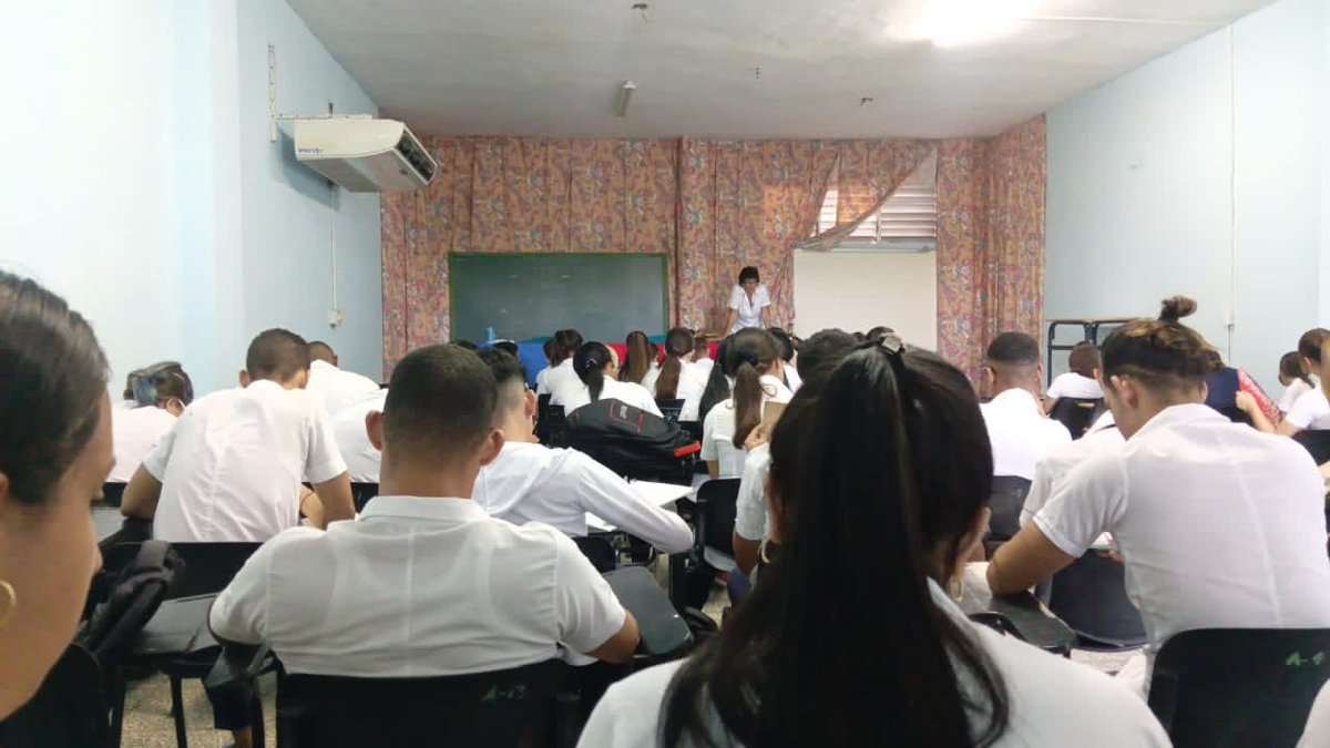 FCMSagua's tweet photo. Que los estudiantes tengan independencia a la hora de investigar y buscar información es uno de los propósitos de los profesores y especialistas de la Facultad de Ciencias Médicas de #SagualaGrande.
#FCMSagua #CubaPorLaPaz #CubaViveEnSuHistoria #VillaClara #PorLaAcreditación https://t.co/MHQZylqXjd