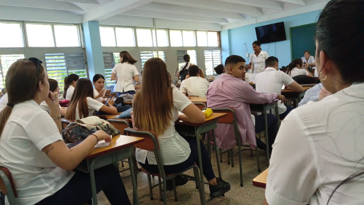 Que los estudiantes tengan independencia a la hora de investigar y buscar información es uno de los propósitos de los profesores y especialistas de la Facultad de Ciencias Médicas de #SagualaGrande.
#FCMSagua #CubaPorLaPaz #CubaViveEnSuHistoria #VillaClara #PorLaAcreditación