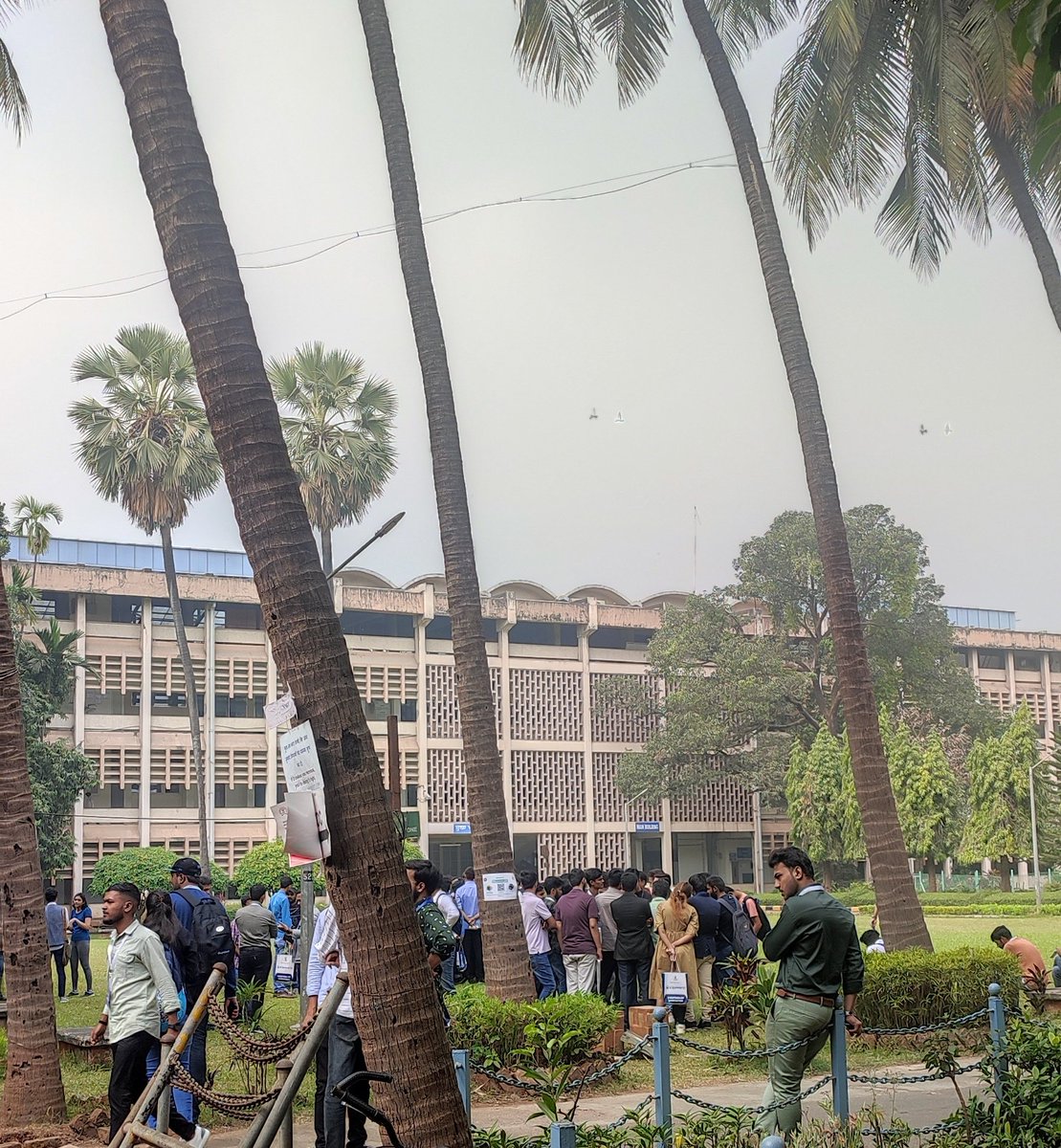 p_parvez's tweet photo. Feeling inspired and energized after attending day 2 of Asia's largest e-cell event at @ecell_iitb! Networking with like-minded entrepreneurs and learning from industry leaders π‘ #ecelliitb #entrepreneurship #startuplife https://t.co/gIRQrrS3HB