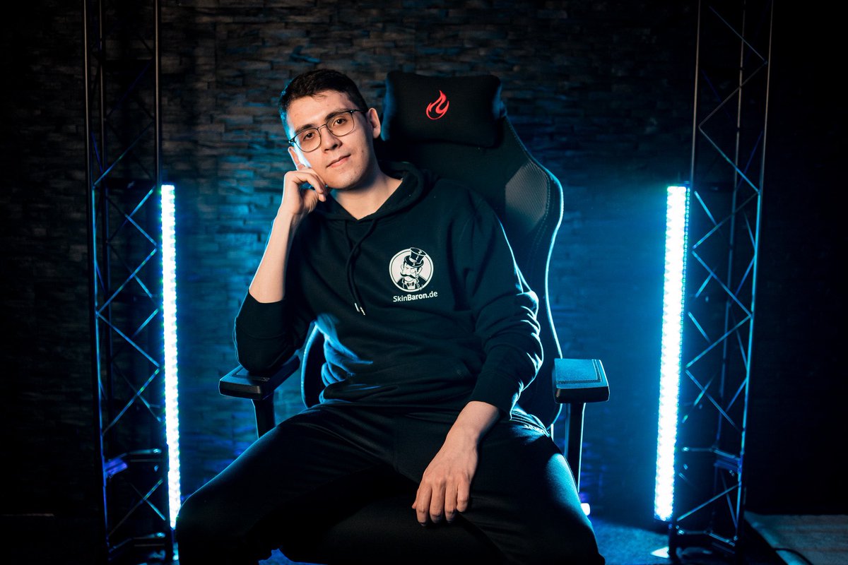 Esports Center (@esportscenterde) on Twitter photo Bequemer X1000 von <a href="/Nitro_Concepts/">Nitro Concepts 🔥</a>. ✅
<a href="/Ikotexi/">Iko</a> von <a href="/TeamSkinBaron/">Team SkinBaron</a>. ✅
Gechilltes Shooting. ✅
#Gaming #Games #Esport #Esports #nitroconcepts #followtheflames #oberhausen #germany #SkinBaronnn #GoBarons #gamingchair Bequemer X1000 von <a href="/Nitro_Concepts/">Nitro Concepts 🔥</a>. ✅
<a href="/Ikotexi/">Iko</a> von <a href="/TeamSkinBaron/">Team SkinBaron</a>. ✅
Gechilltes Shooting. ✅
#Gaming #Games #Esport #Esports #nitroconcepts #followtheflames #oberhausen #germany #SkinBaronnn #GoBarons #gamingchair