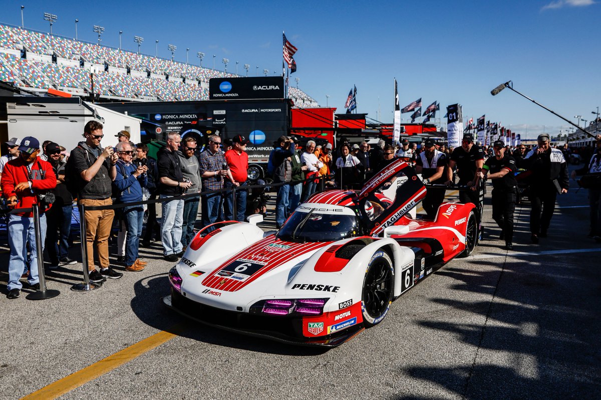 #IMSA - What a shame. The No. 6 #Porsche963 goes behind the wall <a href="/IMSA/">IMSA</a> #Daytona24

#PorschePenskeMotorsport #Porsche #Raceborn