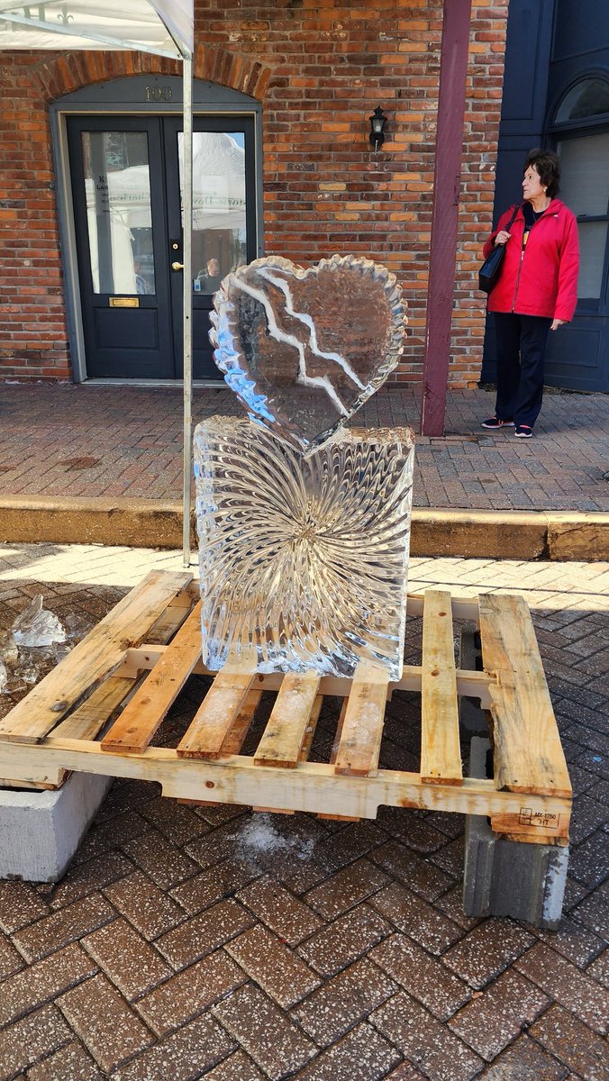 Julie (Olivarri) Braun tweet media