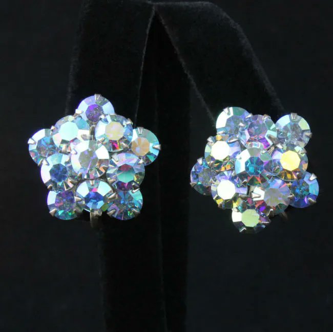 Stars in your ears - Weiss. buff.ly/2ZDb0aq   #vintagejewelry #vintageearrings #Weiss #collectiblejewelry #holidayjewelry #partyjewelry