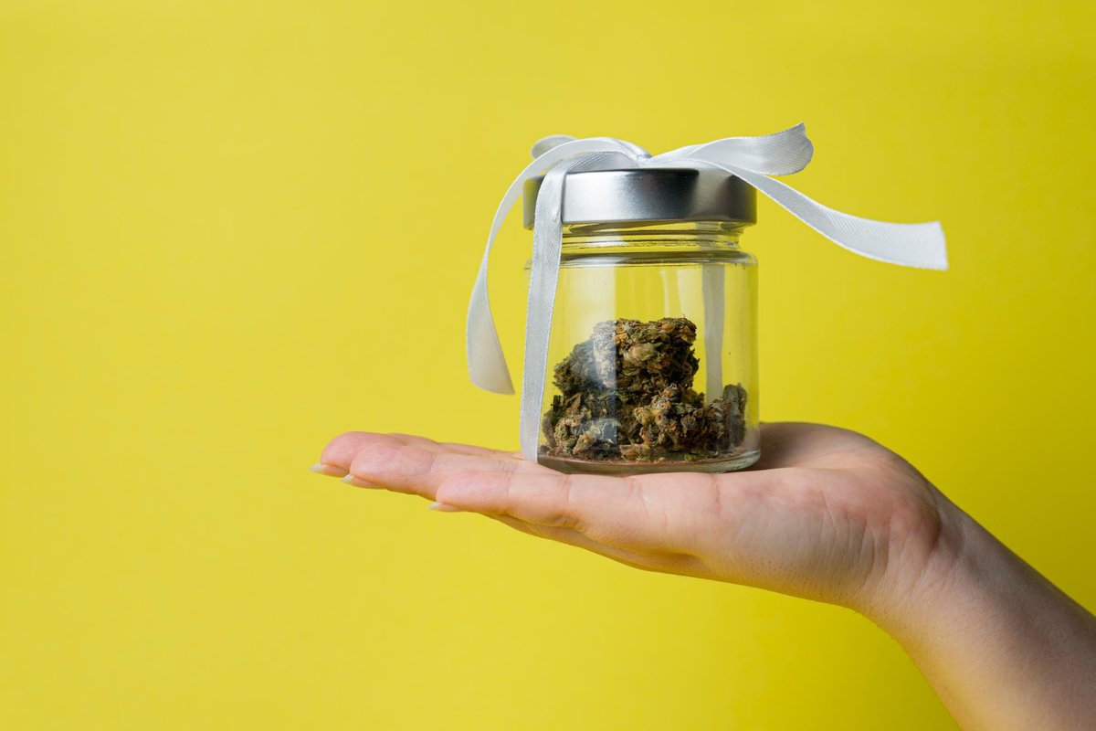 acannability's tweet photo. Gifting Cannabis in Illinois.
What you need to know.
https://t.co/hjUoSes9ve
#cannabiscommunity #cannabisculture #cannabisnews #acannability #chicago https://t.co/Zsy8E2NyAi