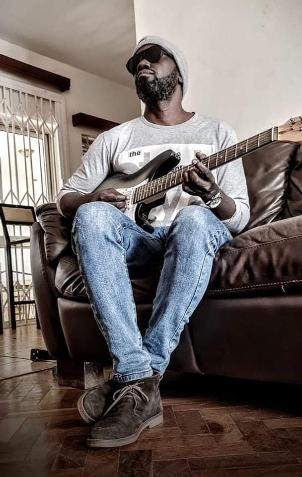 RXRadioUG's tweet photo. The king of Rock🎸 is here. It's @jamesonen with #MaximumRock 7pm-8pm.

Listen to RX Radio at https://t.co/5NFdfhdetp | AfroMobile- https://t.co/cOmhWzKR31

Download the app here: iOS- https://t.co/vRHq5kGBQp | Android- https://t.co/eichnnqj6n https://t.co/4np5QeIn4S