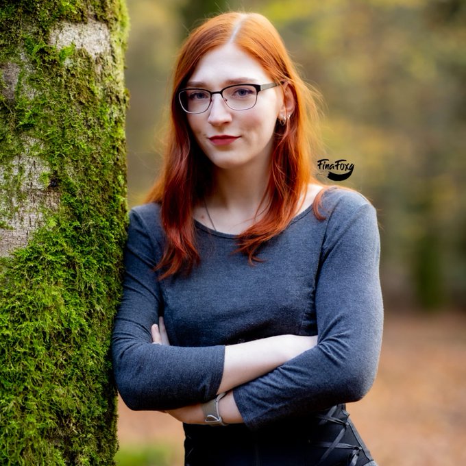 Na du? 🙂  📸 by: Gerald B. Photography   #finafoxy #redhead #redhair #redheadswithglasses #girlswithglasses<a href="/tag/finafoxy"class="tags">#finafoxy</a><a href="/tag/nature"class="tags"><span>#nature</span></a><a href="/tag/photography"class="tags"><span>#photography</span></a><a href="/tag/redhead"class="tags"><span>#redhead</span></a><a href="/tag/redhair"class="tags"><span>#redhair</span></a><a href="/tag/tree"class="tags"><span>#tree</span></a><a href="/tag/forest"class="tags"><span>#forest</span></a>
