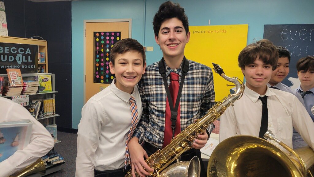 EmersonMusicD64's tweet photo. Congrats to both the Emerson and Lincoln jazz bands on great performances at Jazz Jamboree this weekend at Thomas Middle School! #engaged64 https://t.co/FI5fc0mQ2T