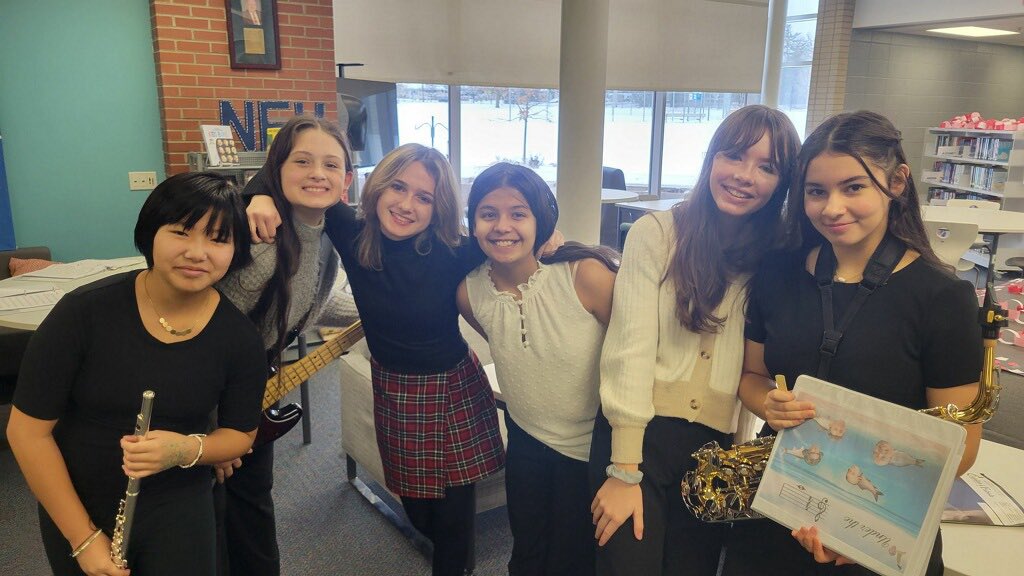 EmersonMusicD64's tweet photo. Congrats to both the Emerson and Lincoln jazz bands on great performances at Jazz Jamboree this weekend at Thomas Middle School! #engaged64 https://t.co/FI5fc0mQ2T