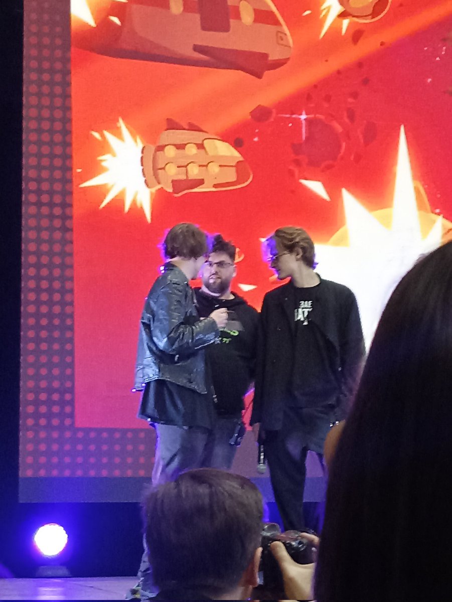 miranchuukxx's tweet photo. В душу смотрят
#bubblecomicscon https://t.co/rgBJFEuVsr