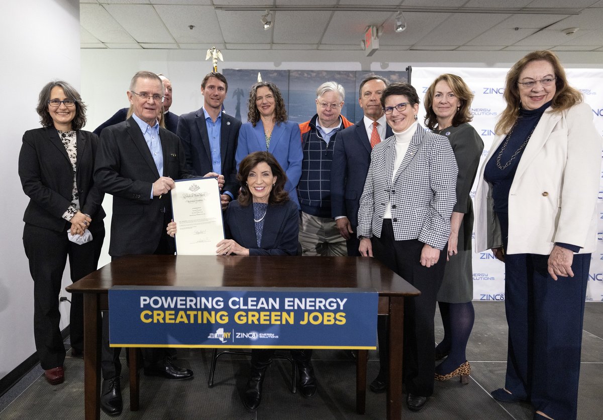 Governor Kathy Hochul tweet media