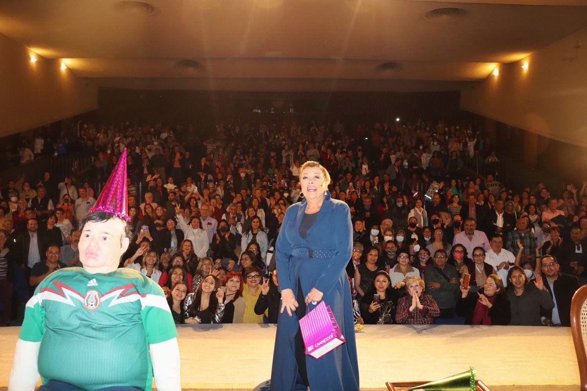 emaccesso's tweet photo. Dos Dias agotados de No seré feliz pero tengo marido con @sylviapasquel en el Teatro Silvia Pinal del productor  @soyrubenlara https://t.co/b1eLv7SMaf