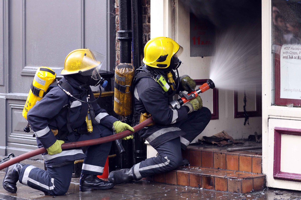 LazloUzala's tweet photo. Fish & chip shop fire back in the day Low Petergate York 10.09.2009 @ThePhotoHour @HarmonyMindBody @NorthYorksFire #LowPetergate #York #Fishchipshop #fire https://t.co/n2NOyxFKWx