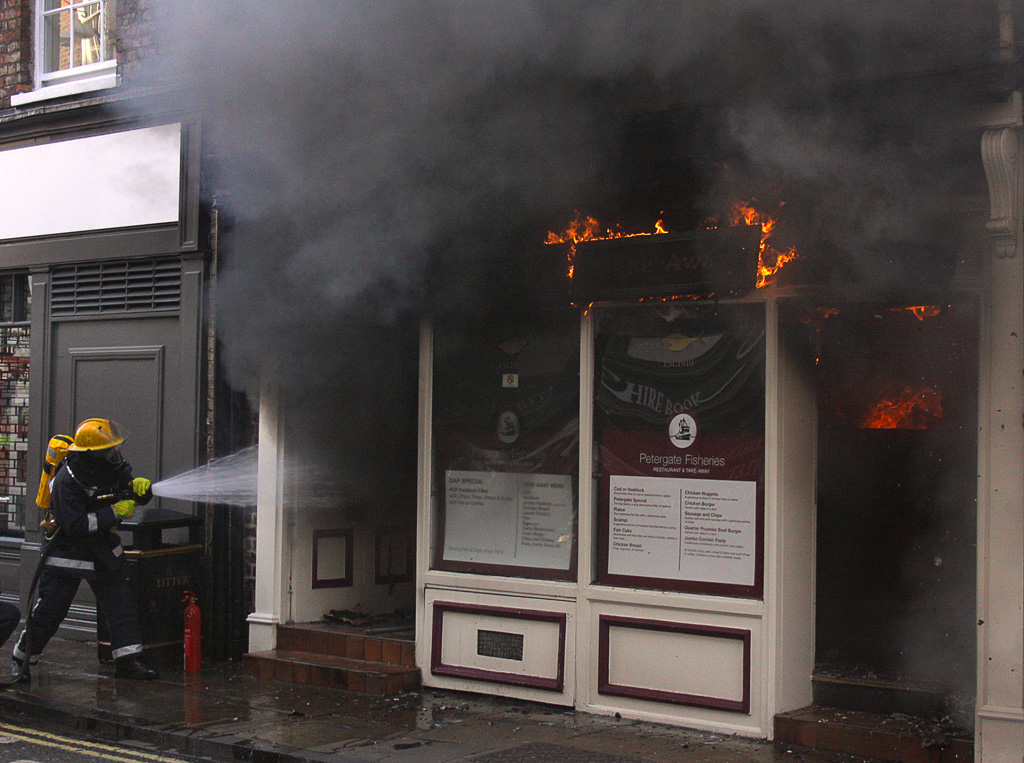 LazloUzala's tweet photo. Fish & chip shop fire back in the day Low Petergate York 10.09.2009 @ThePhotoHour @HarmonyMindBody @NorthYorksFire #LowPetergate #York #Fishchipshop #fire https://t.co/n2NOyxFKWx
