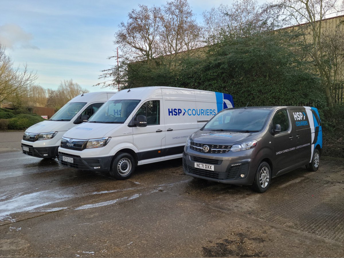 Might be a Sunday but it's a good opportunity to clean some of the fleet while they're at the warehouse. 

#hsp #couriers #warehouse #sunday #carwash #snowfoam