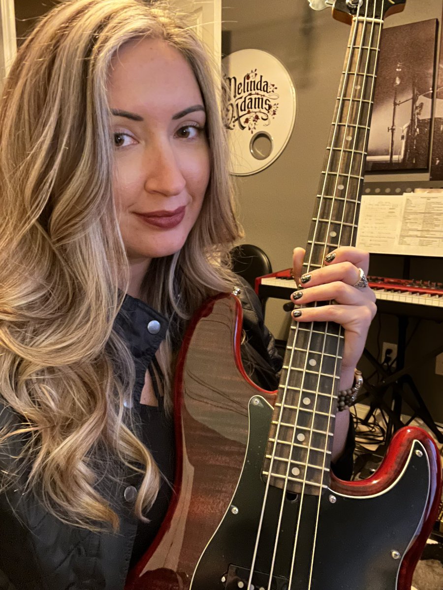 MelAdamsMusic's tweet photo. Sometimes I sing, sometimes I play bass, sometimes I do both. I don’t want to fit into only one box, and I definitely don’t want to fit into only one genre. 🎤 🤷🏼‍♀️ #noboxes #singer #bassplayer https://t.co/R4Ra8x7XGq
