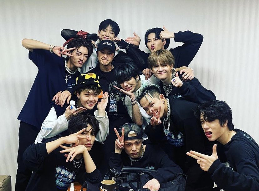 bewootiful__'s tweet photo. He's always been so supportive to the boys.. since day 1 🙁❤️‍🩹 @treasuremembers 

01/29/23:                     01/31/21: https://t.co/zx4efvsCOi
