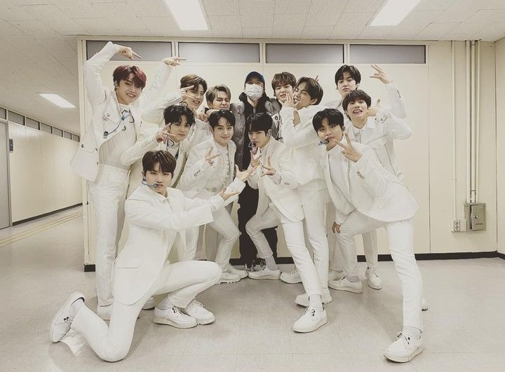 bewootiful__'s tweet photo. He's always been so supportive to the boys.. since day 1 🙁❤️‍🩹 @treasuremembers 

01/29/23:                     01/31/21: https://t.co/zx4efvsCOi