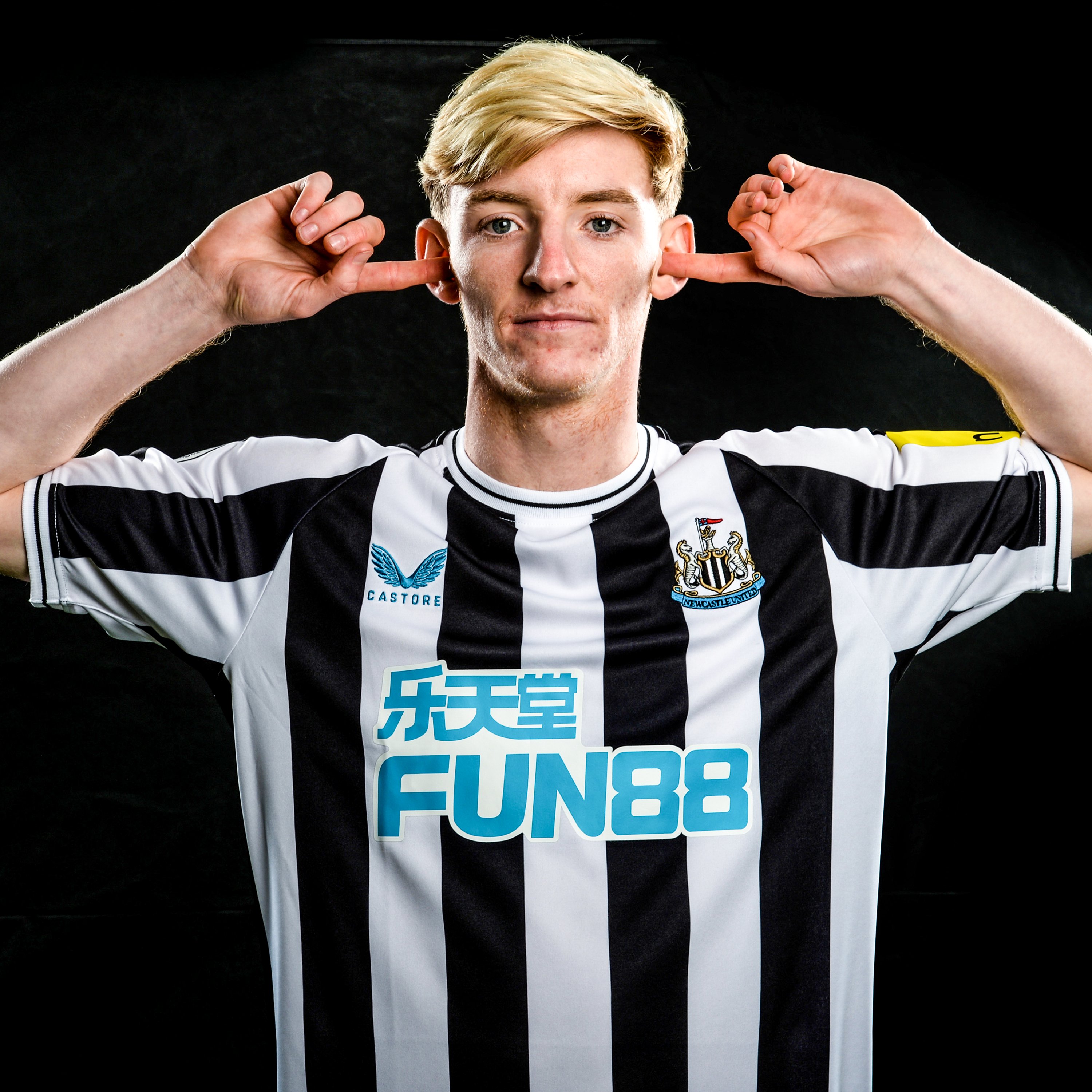 B/R Football on Twitter "Newcastle unveil 21yearold Anthony Gordon from Everton in a deal