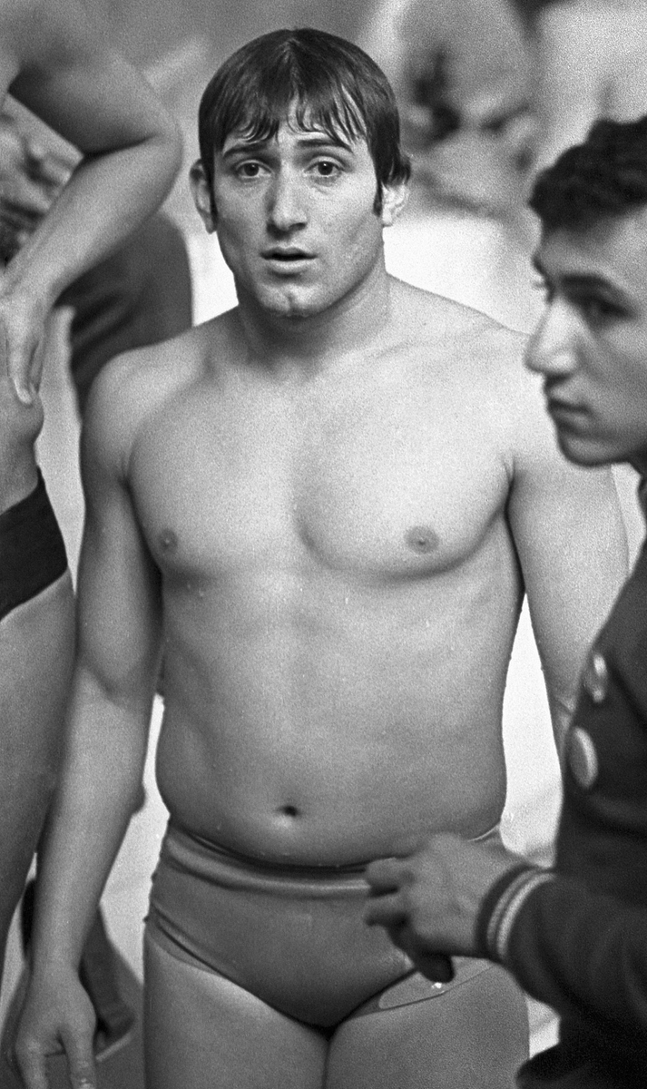 LaocoonofTroy's tweet photo. Soviet swimmer, Shavarsh Karapetyan. In 1976, he saw a trolleybus plunge into a reservoir and made 40 dives to rescue 20 people.

Injuries from glass shards hospitalized him for 45 days, where he developed pneumonia and sepsis, which ended his swimming career. https://t.co/XKMcoxH6N6