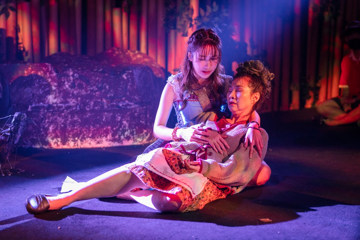 MaowkohGallery's tweet photo. ได้ไปดู #LunaTheMusical by @Castscape ละครเวทีในรูปแบบ immersive Musical ที่เราจะได้เป็นส่วนหนึ่งของเรื่องราวและสามารถพูดคุยโต้ตอบกับนักแสดงได้ ซึ่งก็ได้แสดงรอบสุดท้ายจบไปแล้วเรียบร้อยเมื่อวันที่ 28 มกราคม

#immersive #musical #theatre 
#JanChan #แจนจัง https://t.co/Vx6oj4R2at