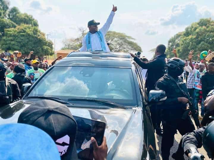 Kogi State Governor, His Excellency Yahaya Bello flagging off the APC Presidential, National and State Assembly Campaign in Kogi East at the CMML School, Anyigba, Dekina Local Government Area, Kogi State.