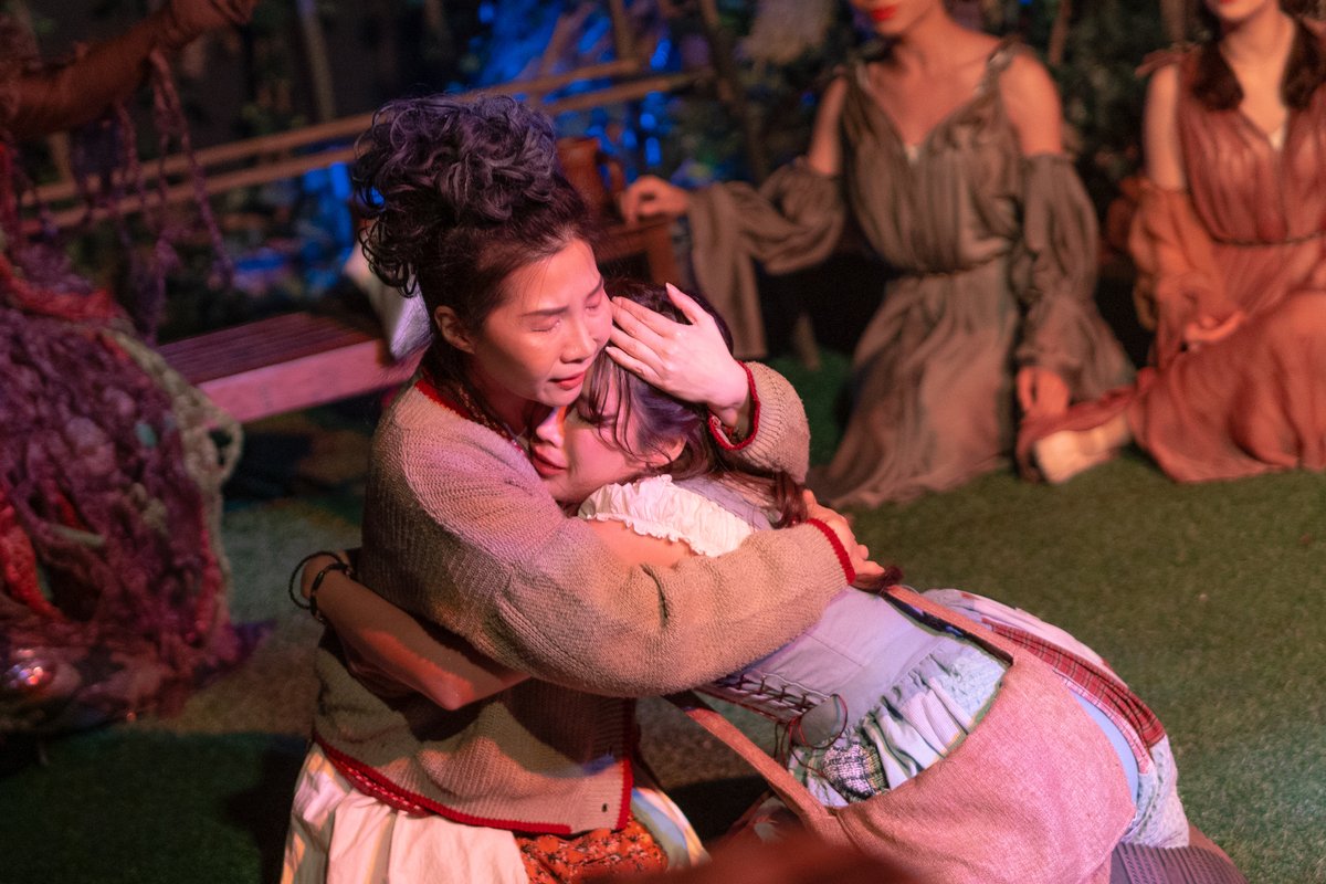 MaowkohGallery's tweet photo. ได้ไปดู #LunaTheMusical by @Castscape ละครเวทีในรูปแบบ immersive Musical ที่เราจะได้เป็นส่วนหนึ่งของเรื่องราวและสามารถพูดคุยโต้ตอบกับนักแสดงได้ ซึ่งก็ได้แสดงรอบสุดท้ายจบไปแล้วเรียบร้อยเมื่อวันที่ 28 มกราคม

#immersive #musical #theatre 
#JanChan #แจนจัง https://t.co/Vx6oj4R2at