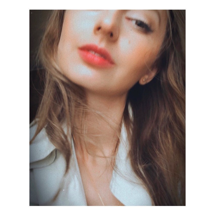 annaflorane's tweet photo. When I was blond #tbt 
https://t.co/IruOftFQoA⠀⠀
⠀⠀
#selfiemoment #motion #artistsoninstagram #selfie #iphoto https://t.co/IZfR88B4i7