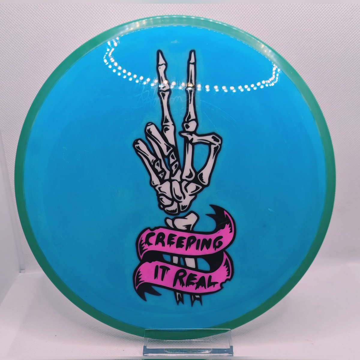 MyTyDiscDye's tweet photo. Just over here creeping it real ✌️💀✌️
@MVPDiscSports @AxiomDiscs Sarah Hokom Neutron Crave

#discdye #discgolf #discgolfdye https://t.co/69WJmGI9t3